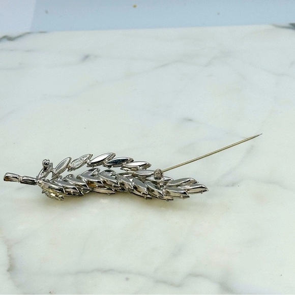 Vintage Regency Jewels Brooch Pin Signed Clear Facet Navette Rhinestone 50s 60s - Picture 6 of 10